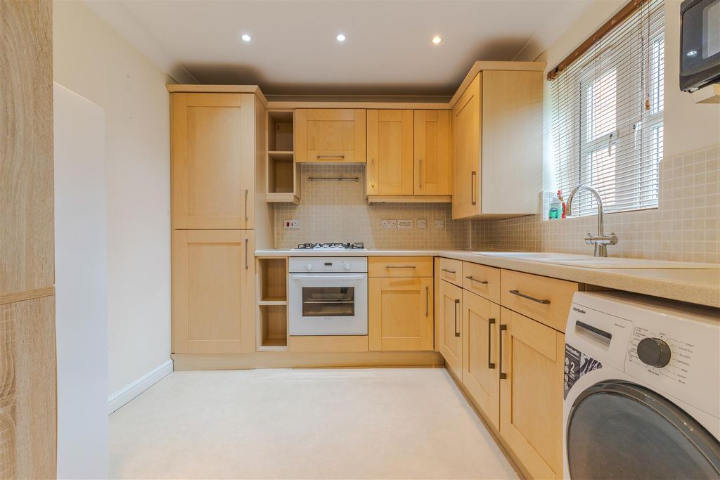 Property photo 2 of 10 Kitchen