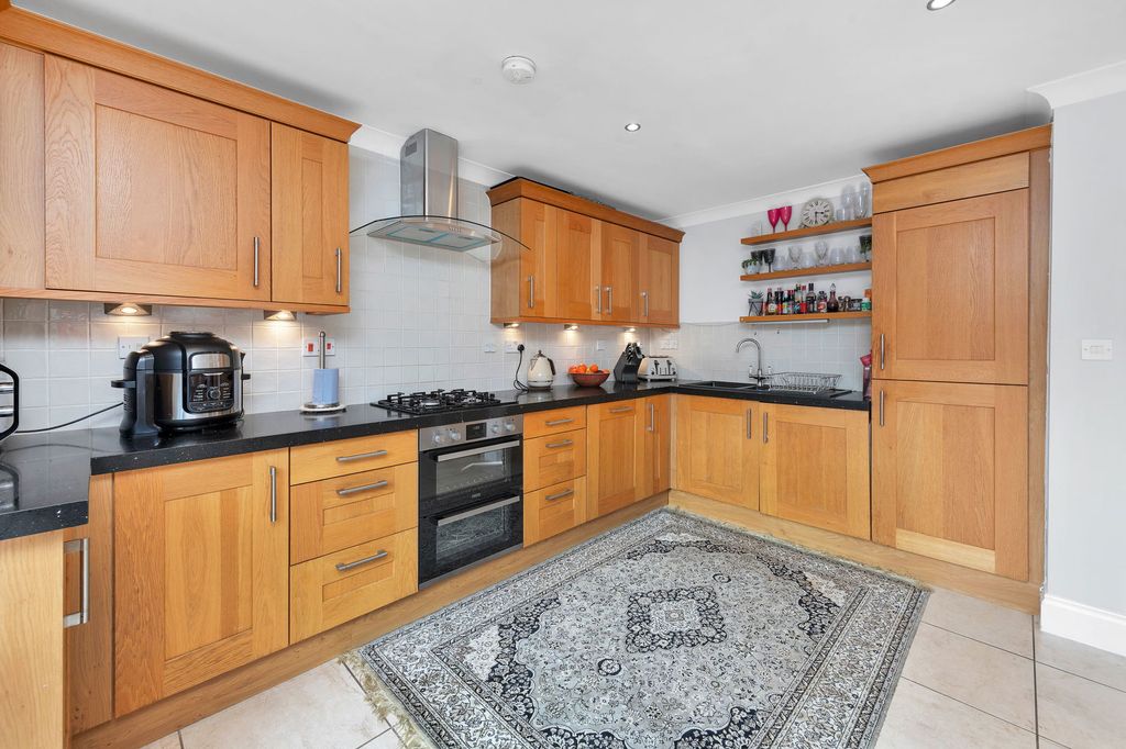 Property photo 3 of 21