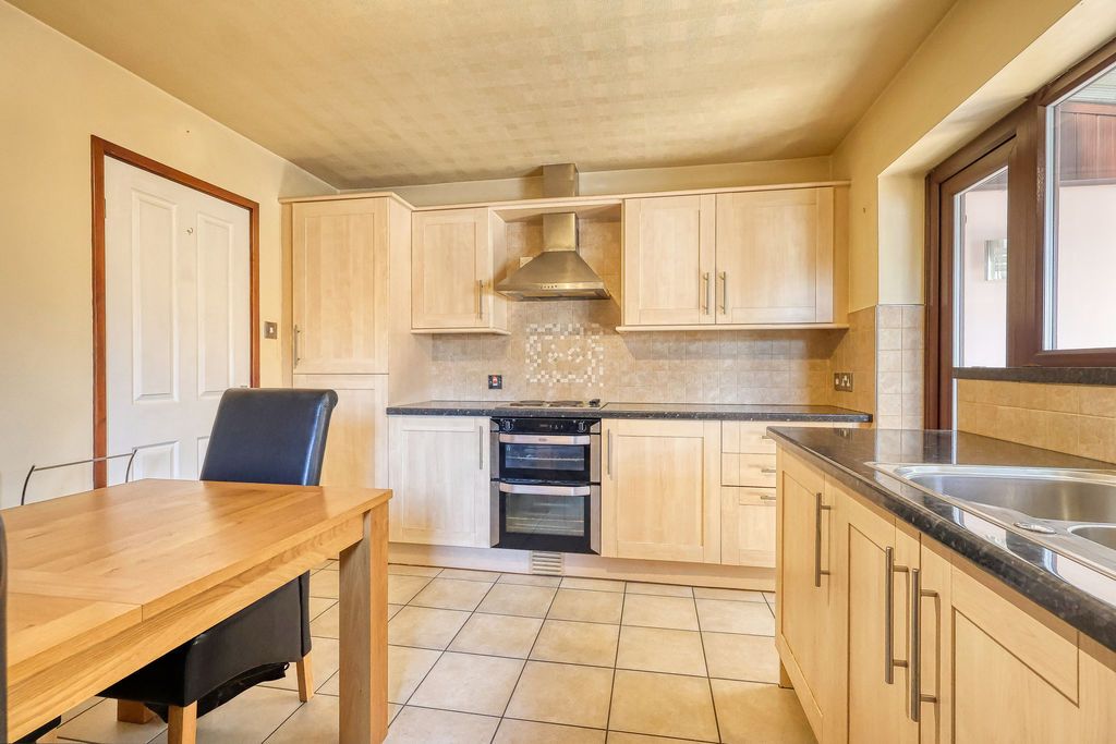 Property photo 3 of 12 Kitchen/Diner