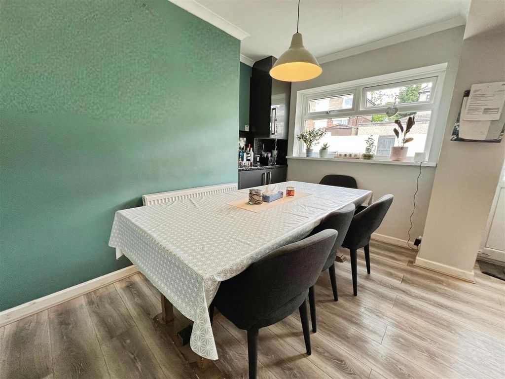 Property photo 3 of 33 Dining Kitchen
