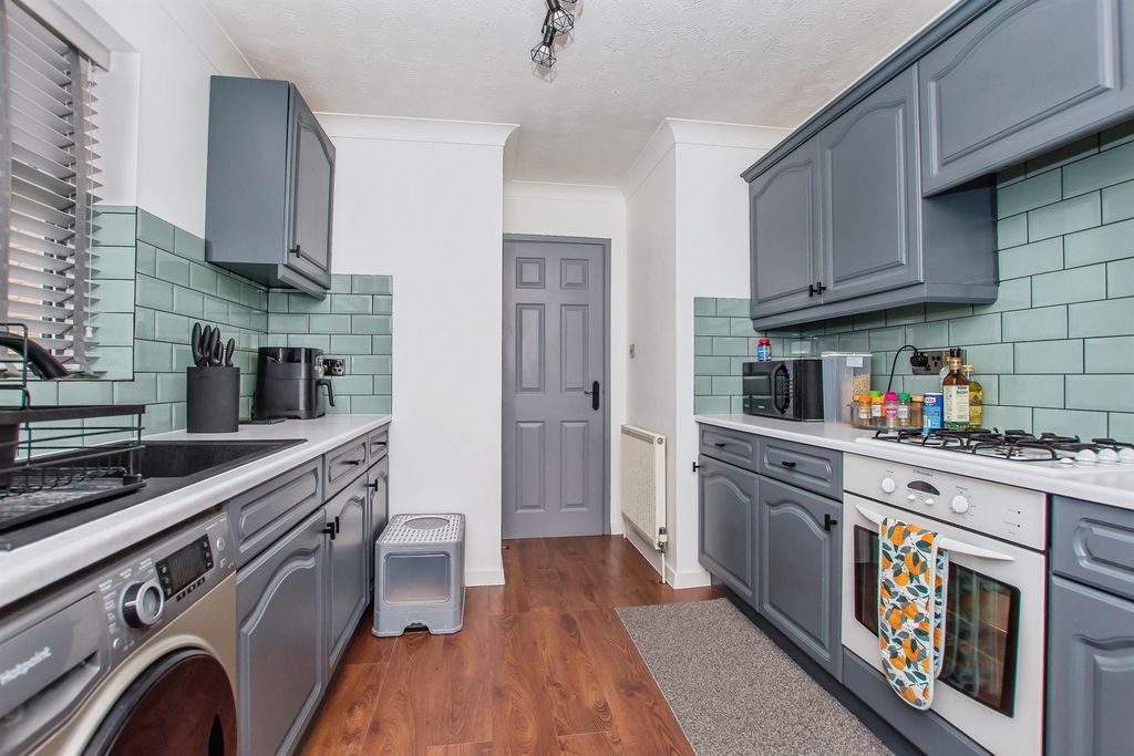 Property photo 2 of 23