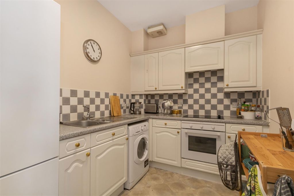 Property photo 3 of 10 4_89199.Jpg
