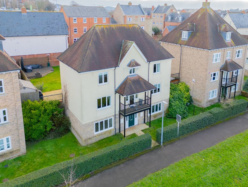 Property photo 2 of 31