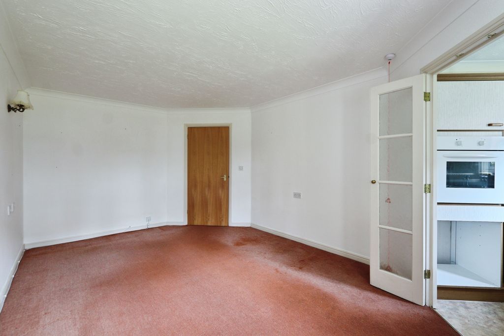 Property photo 3 of 11 Living Room