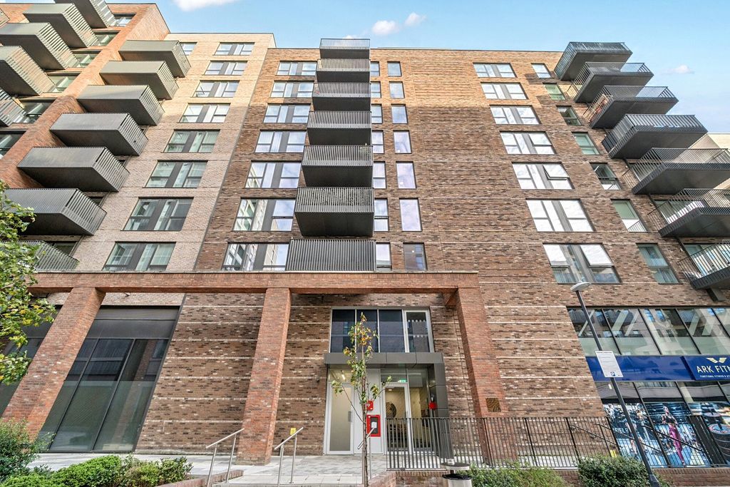 Property photo 1 of 17 External