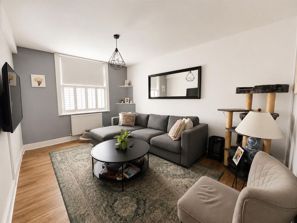 Property photo 2 of 14 8.Png