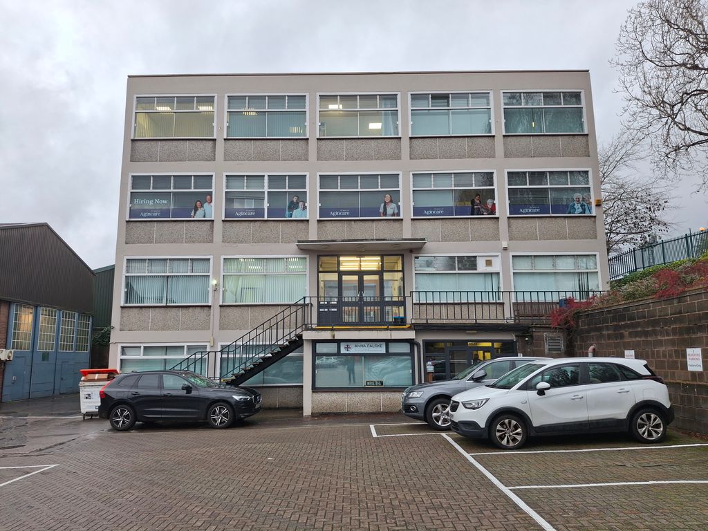 Property photo 1 of 12