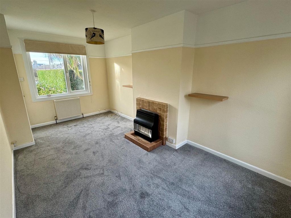 Property photo 2 of 9 3 Leader Road Lounge