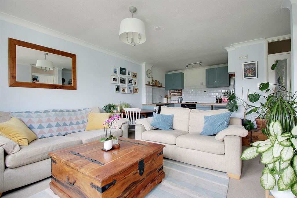 Property photo 3 of 12