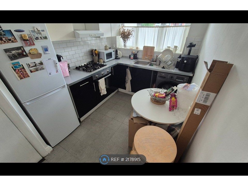 Property photo 1 of 12 Kitchen