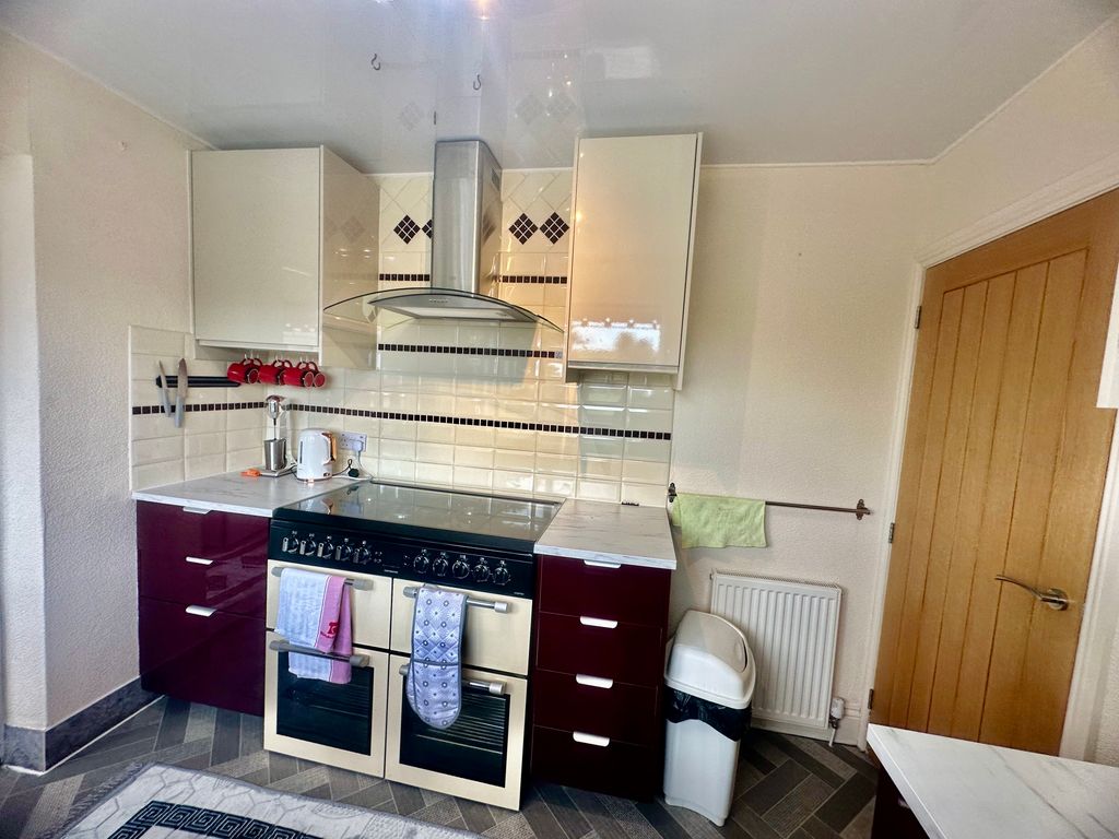 Property photo 3 of 32