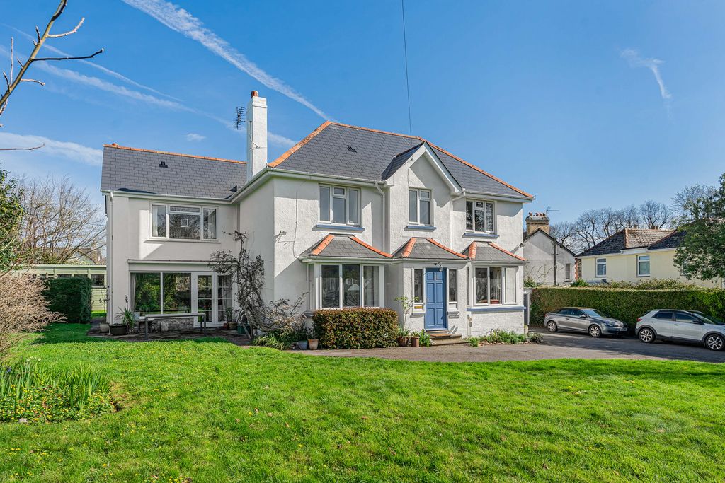 Property photo 1 of 28