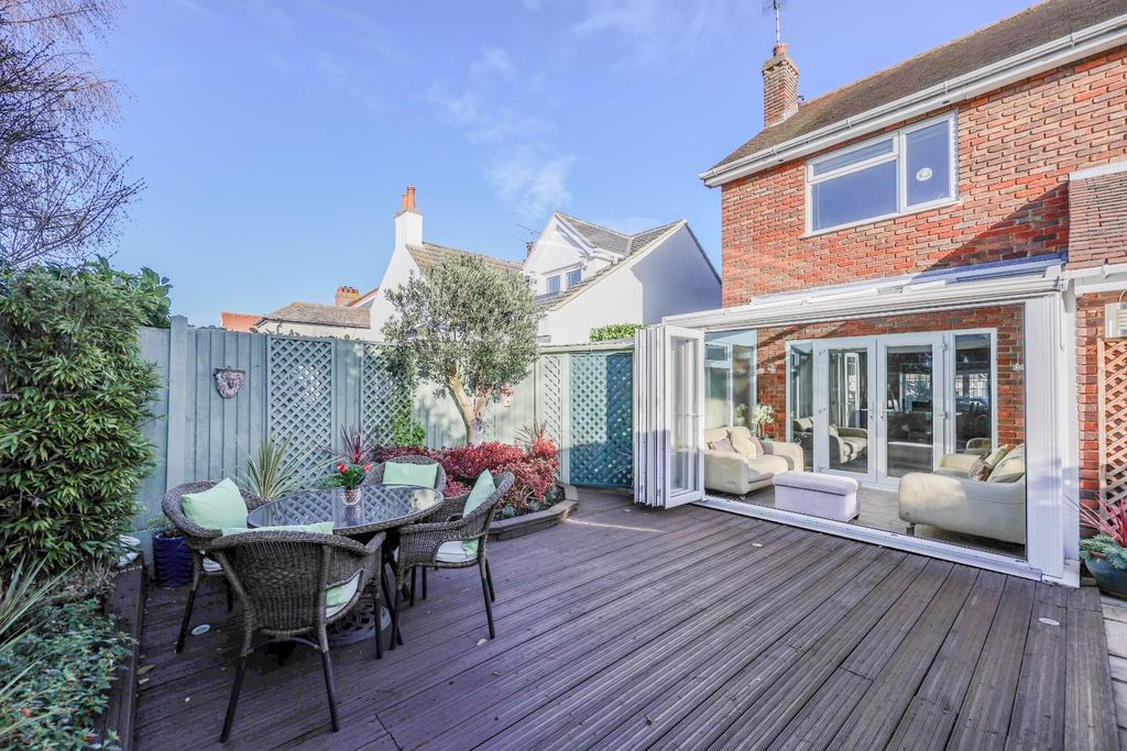 Property photo 3 of 27