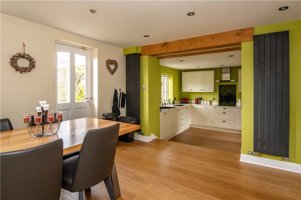 Property photo 2 of 22 Dining Kitchen