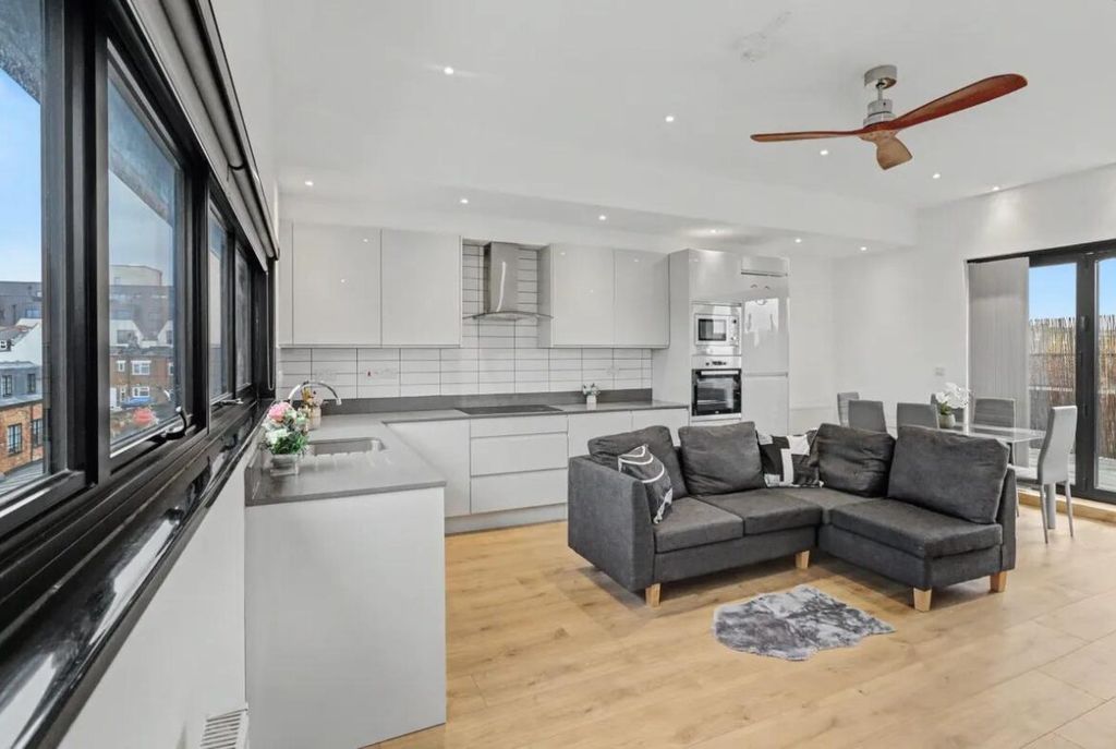 Property photo 2 of 19