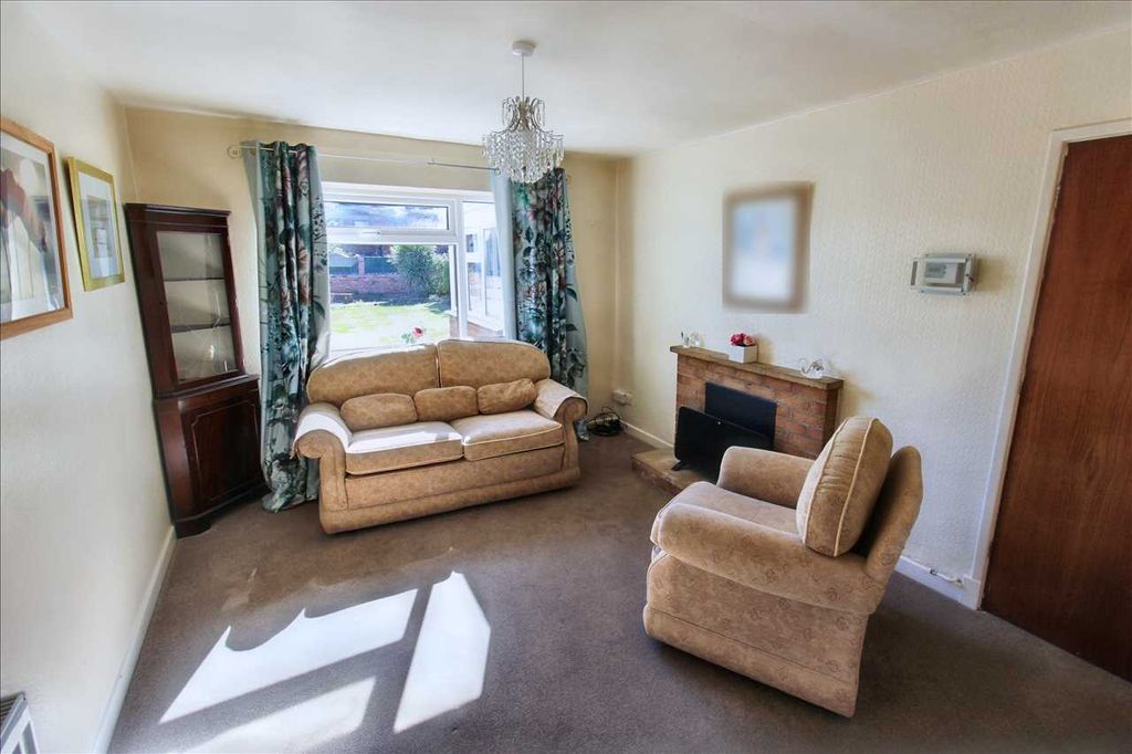 Property photo 2 of 17 Lounge
