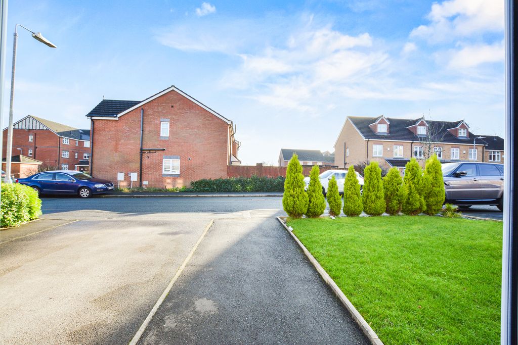 Property photo 3 of 33 Driveway