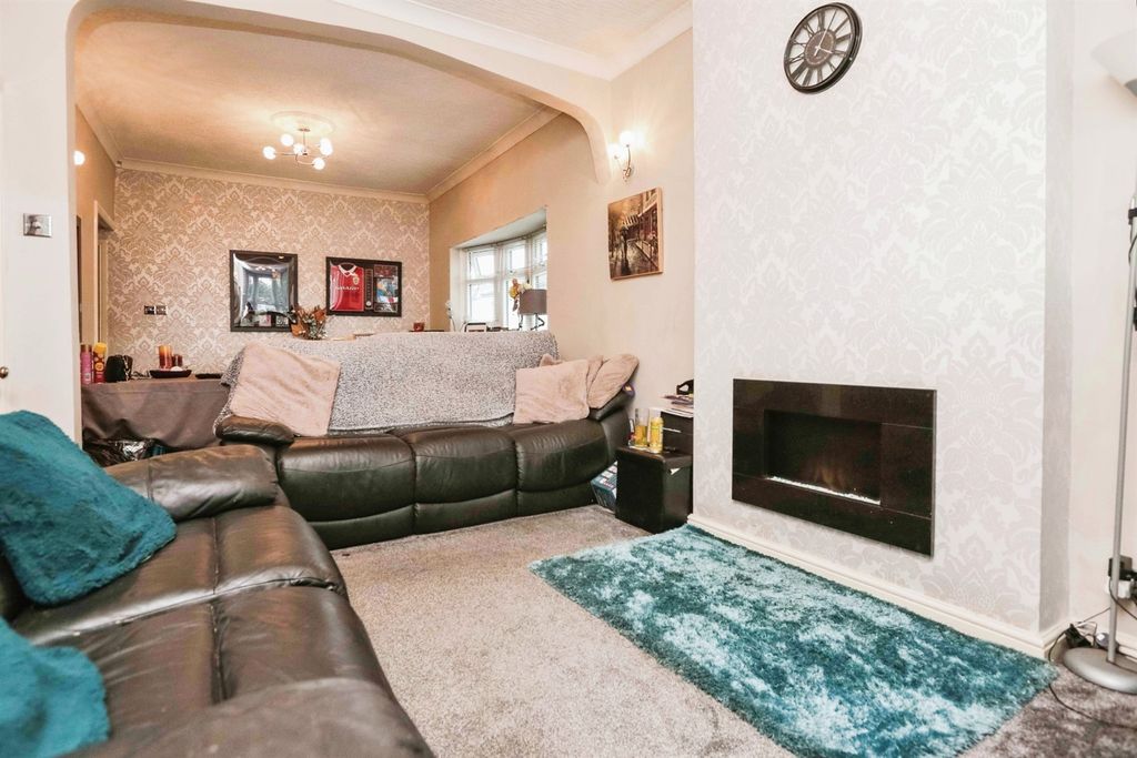 Property photo 3 of 17