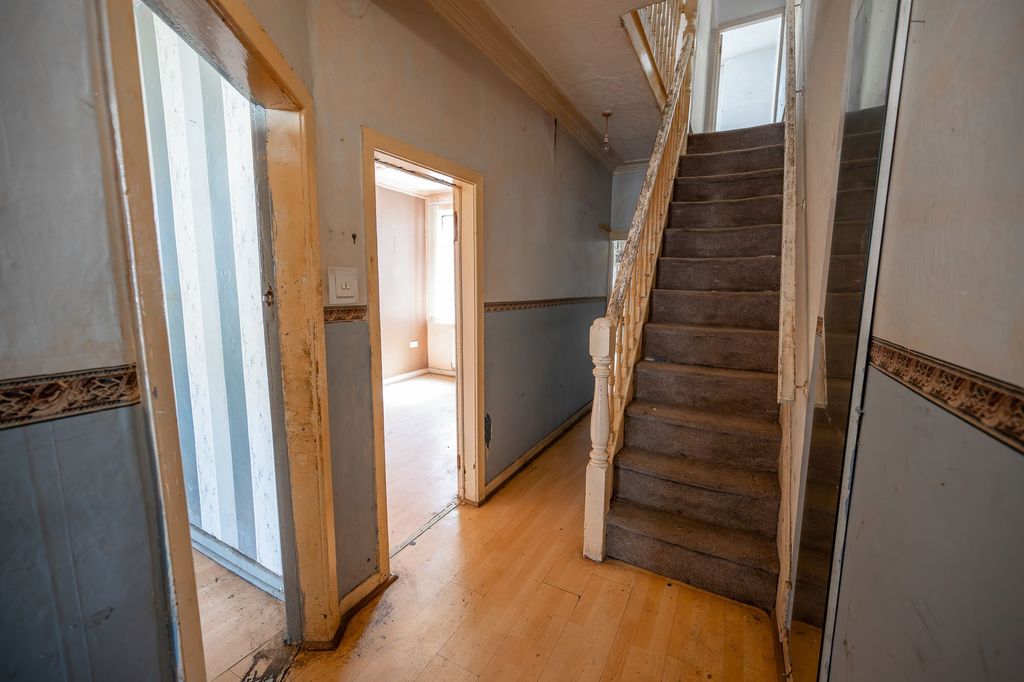 Property photo 2 of 25