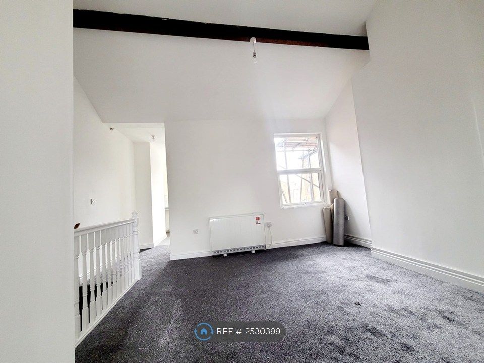 Property photo 3 of 16 Lounge