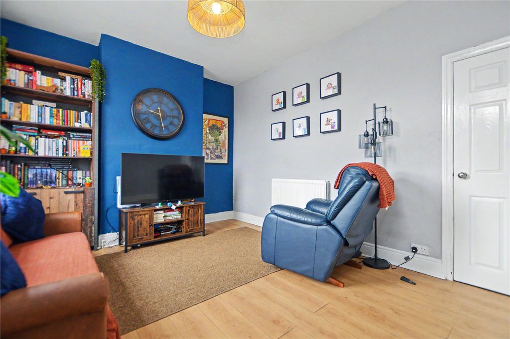 Property photo 3 of 13 Picture No. 17