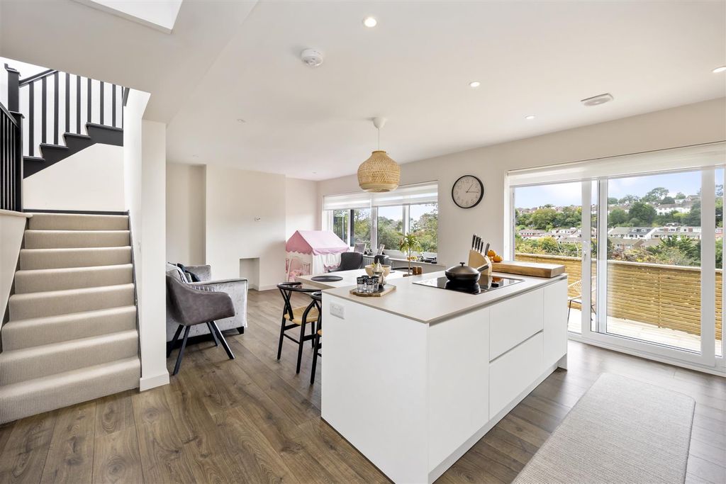 Property photo 2 of 26 Kitchen/Dining Room