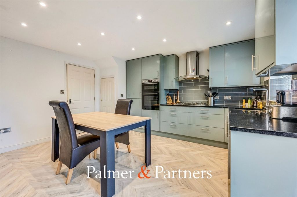 Property photo 2 of 18 Picture No. 04