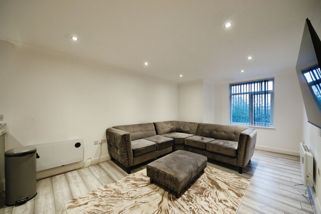 Property photo 2 of 17 Pbox-Img.Jpg