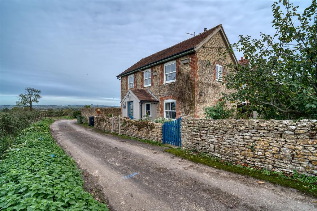 Property photo 3 of 12