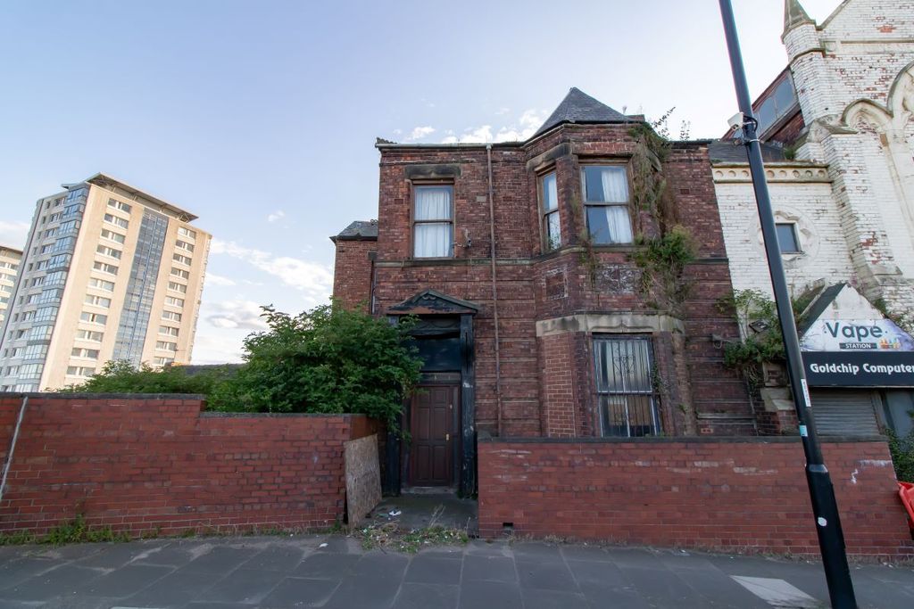 Property photo 2 of 23