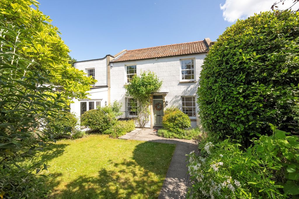 Property photo 1 of 19 External