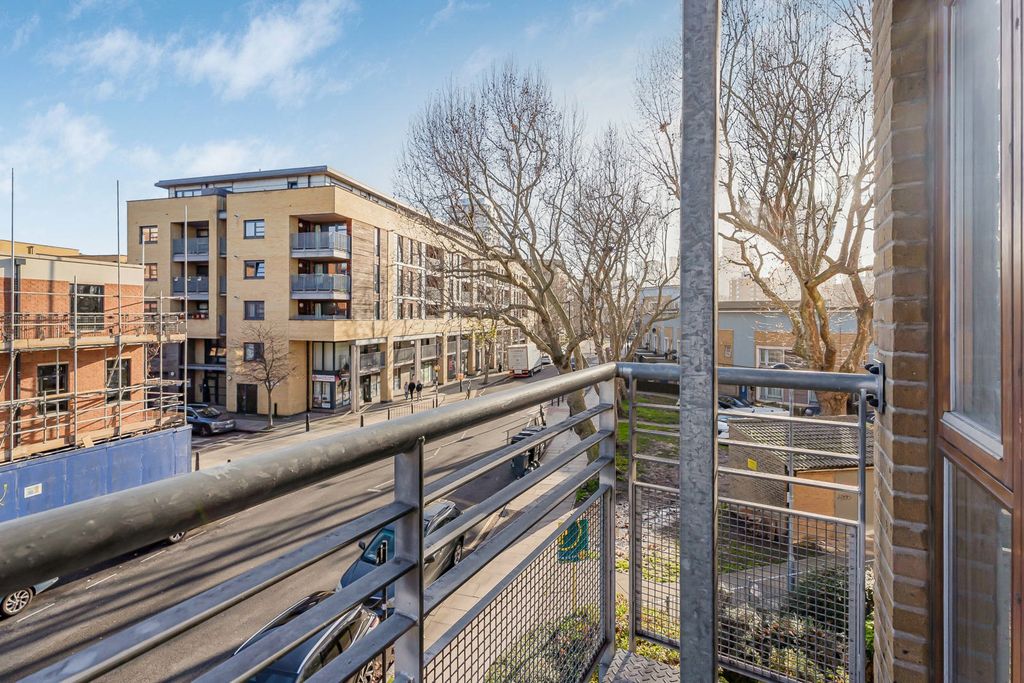 Property photo 3 of 23 Balcony
