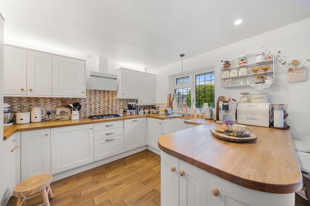 Property photo 3 of 22 Photo 11