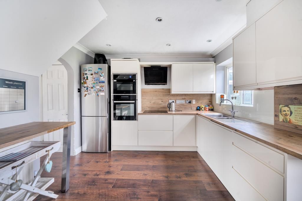 Property photo 2 of 25 Kitchen