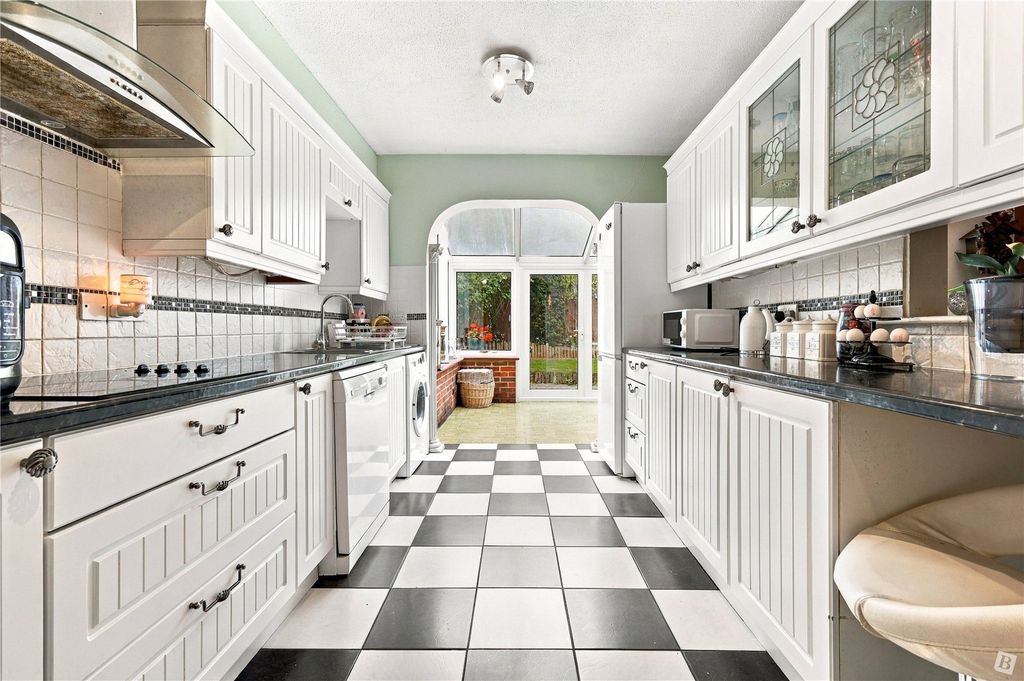 Property photo 2 of 30 Kitchen