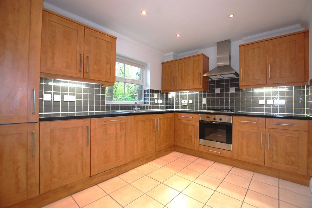 Property photo 2 of 8 Kitchen