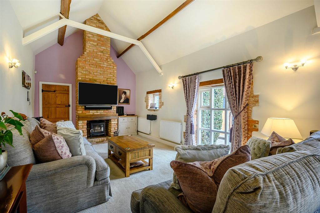 Property photo 3 of 30 8590588-Interior14.Jpg