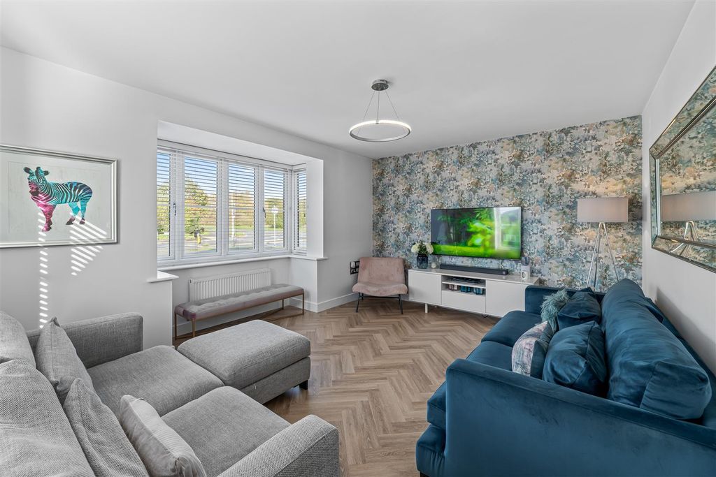 Property photo 2 of 18 Lounge