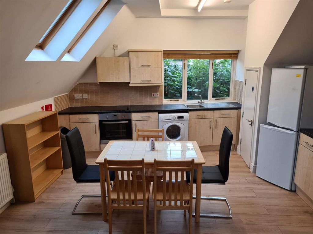 Property photo 2 of 14 Kitchen Diner