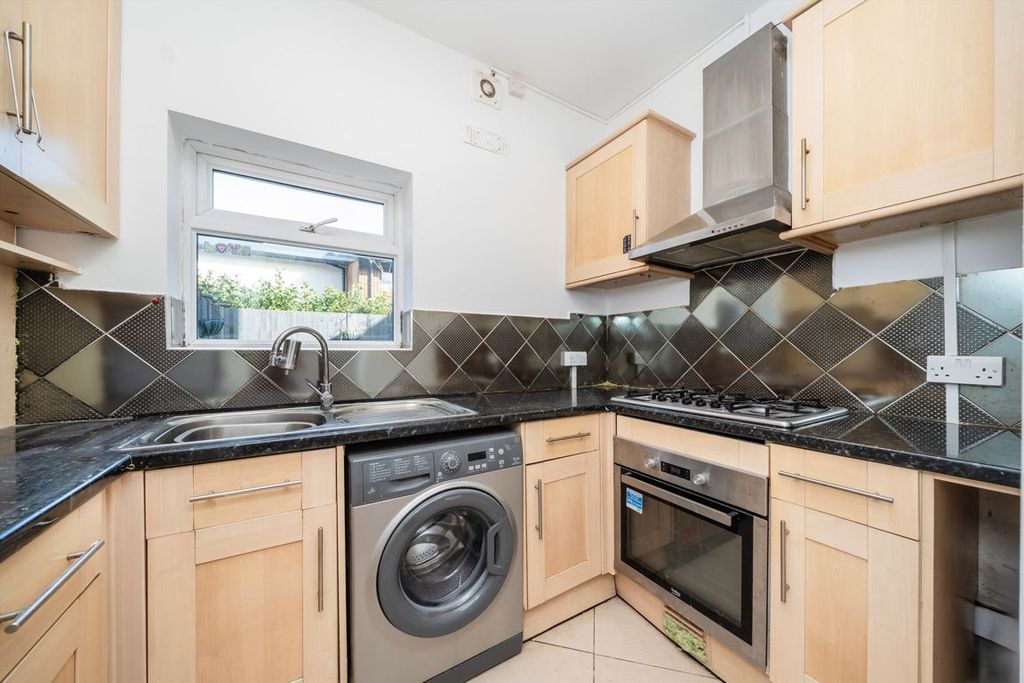 Property photo 3 of 6