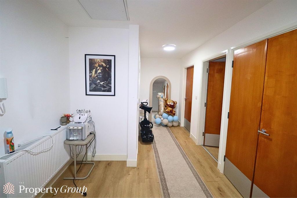 Property photo 1 of 9 8 Milverton Gates (9).Png