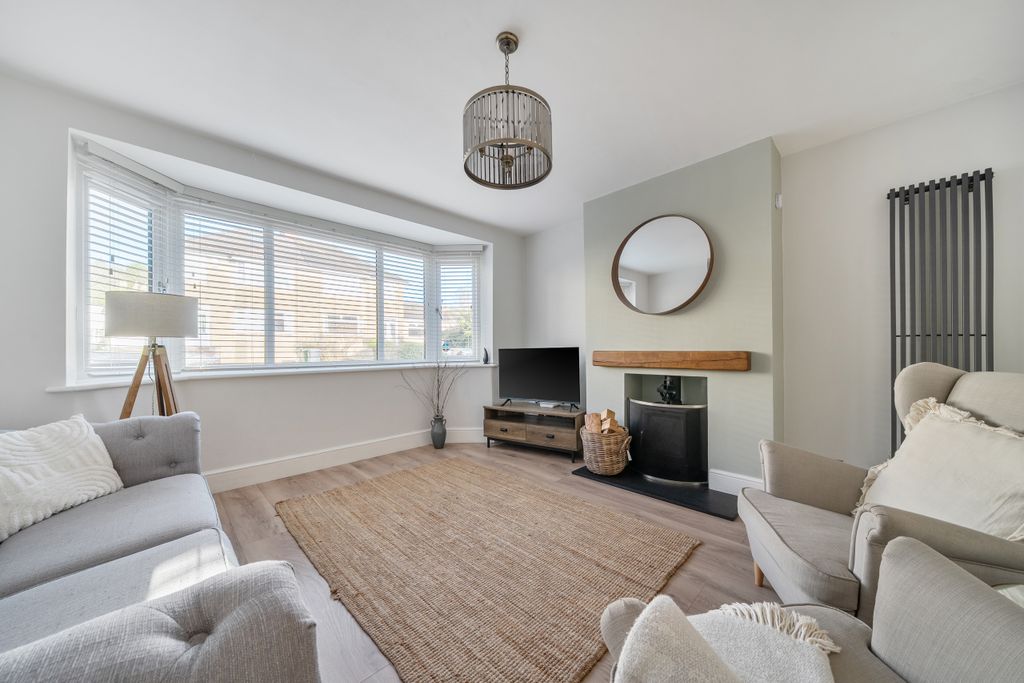 Property photo 3 of 18 Lounge