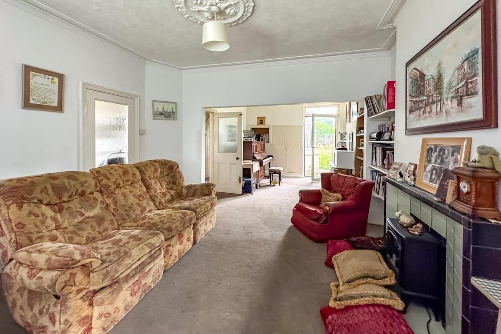 Property photo 3 of 13 Lounge