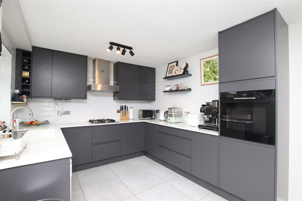 Property photo 2 of 17 Kitchen.Jpg