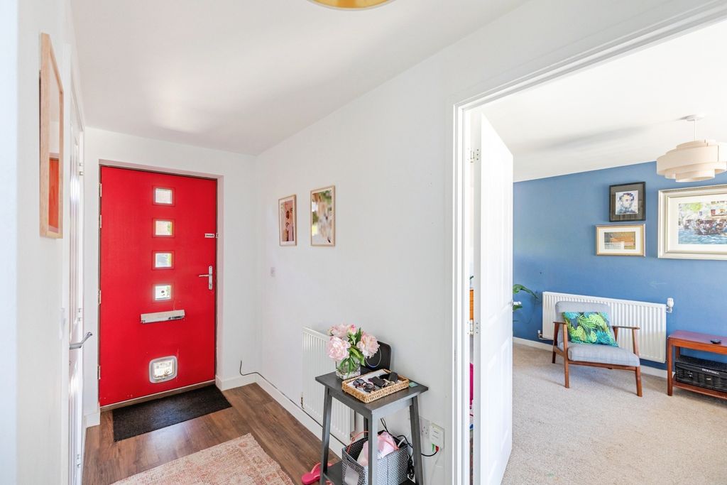 Property photo 2 of 18 Entrance Hall