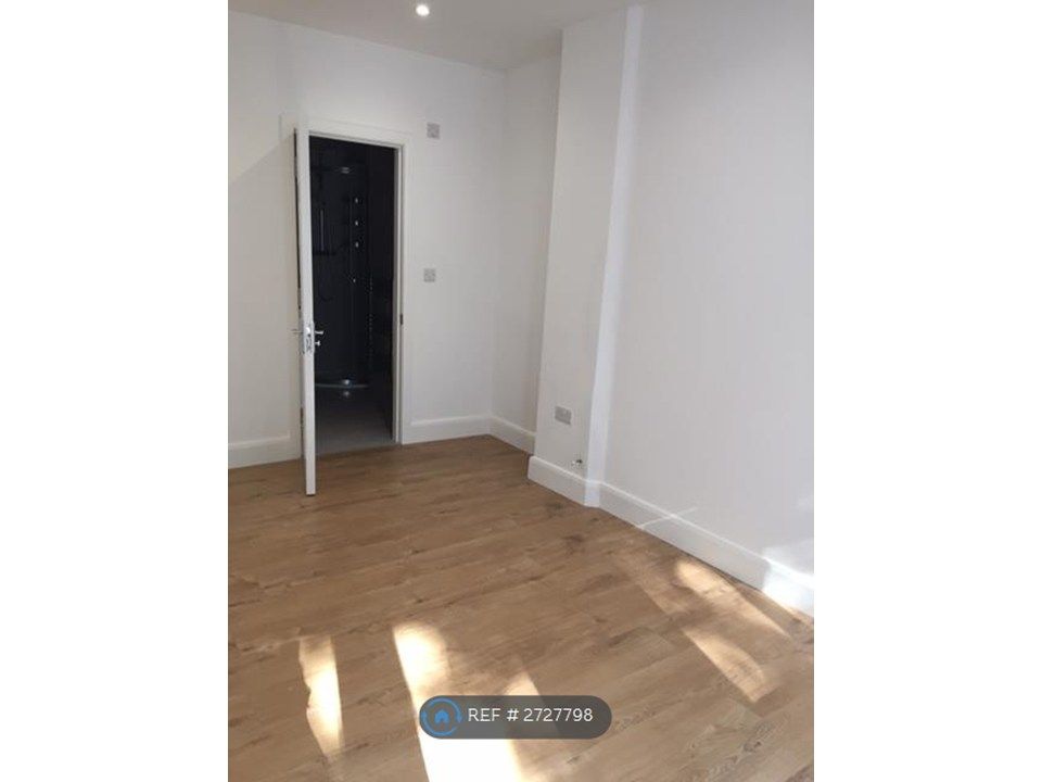 Property photo 3 of 13 Double Bedroom