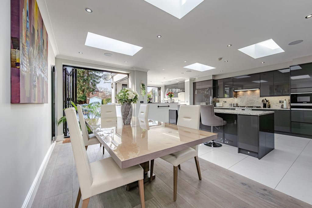 Property photo 2 of 38