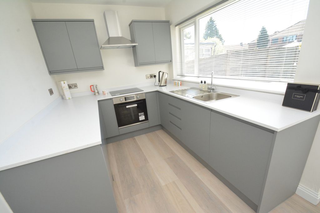 Property photo 3 of 12 Kitchen