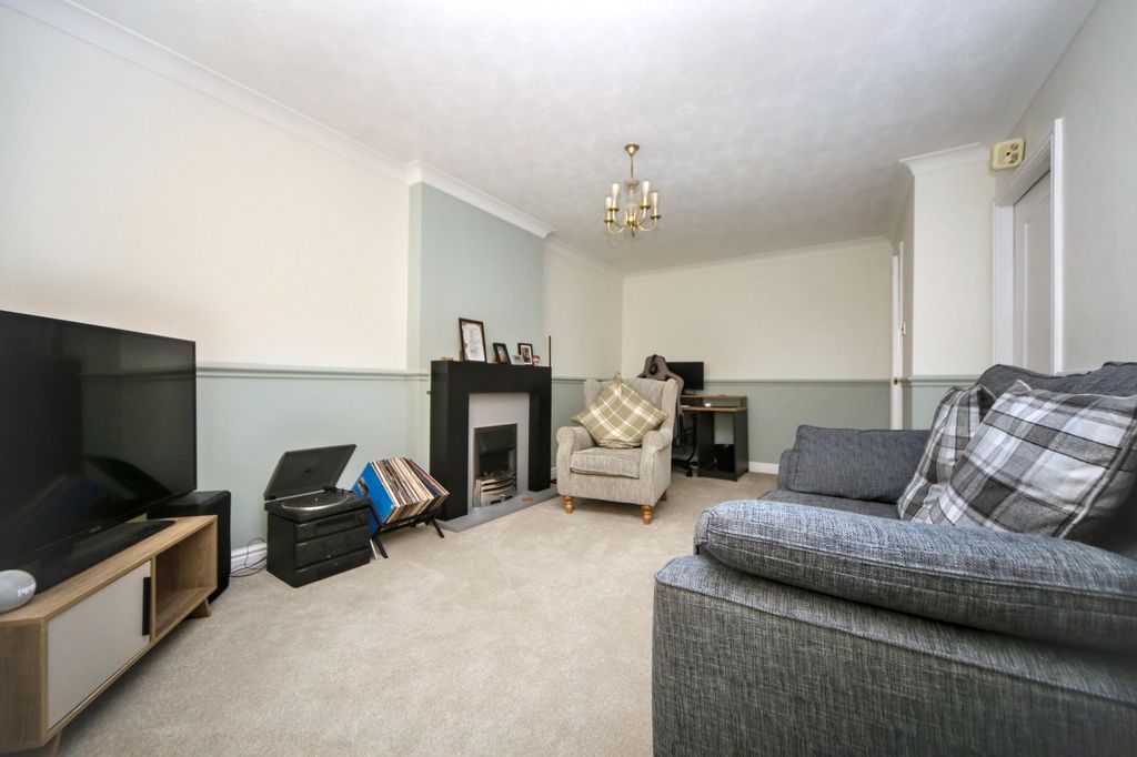 Property photo 2 of 20