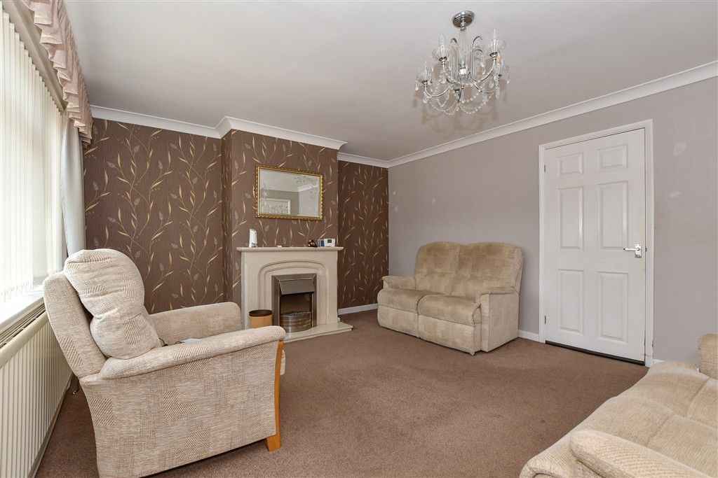 Property photo 3 of 10 Lounge